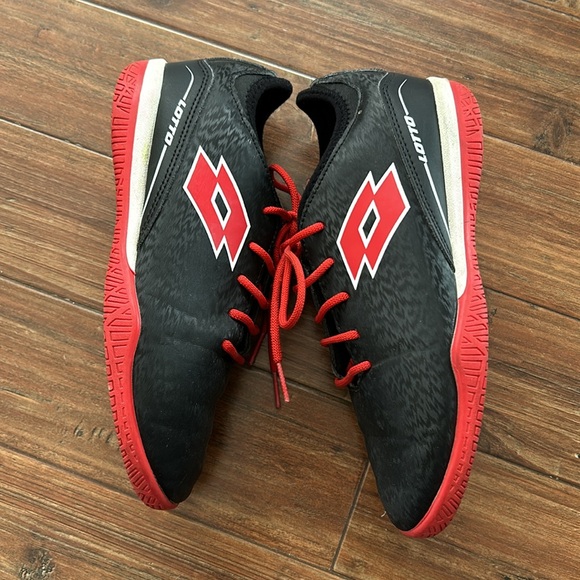 Lotto Junior Cleat
Soccer Indoor  for boys size US 4 - Picture 4 of 6